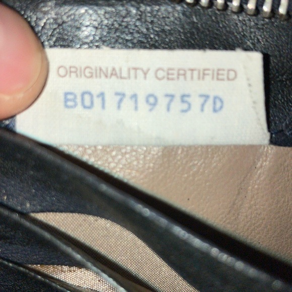 Bottega Veneta Black Woven Leather  zip around Wallet - Picture 9 of 10